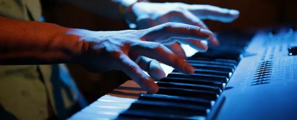 Hands at the piano