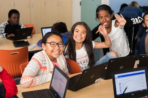 students with chromebooks